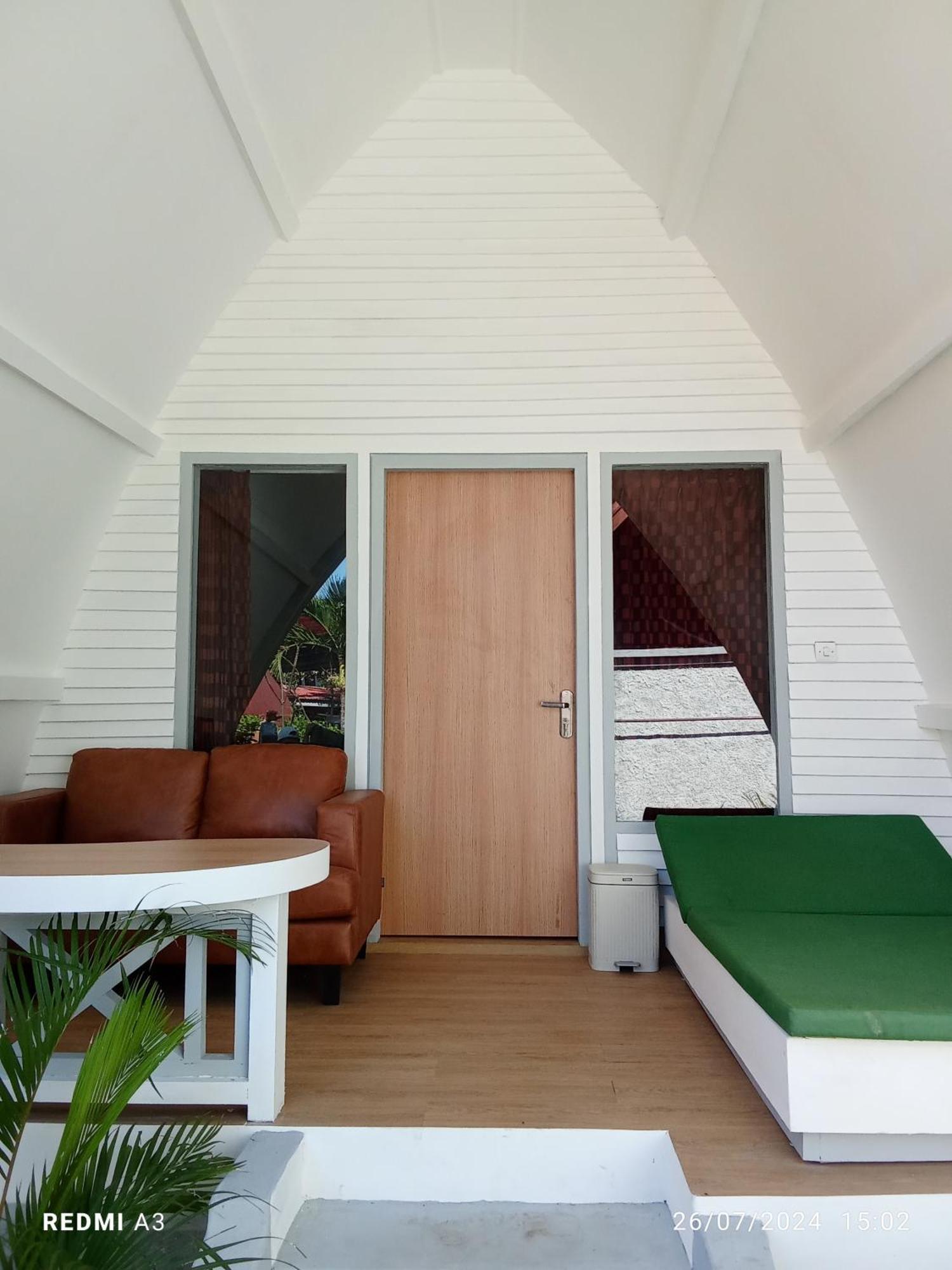 Coral Beach 2 Bungalow ギリ・トラワンガン エクステリア 写真
