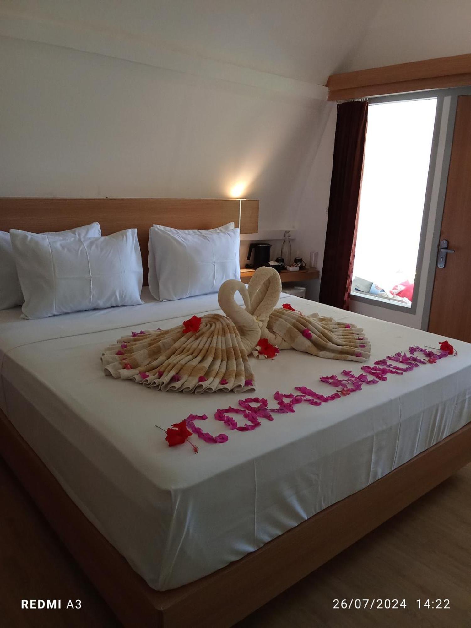 Coral Beach 2 Bungalow ギリ・トラワンガン エクステリア 写真