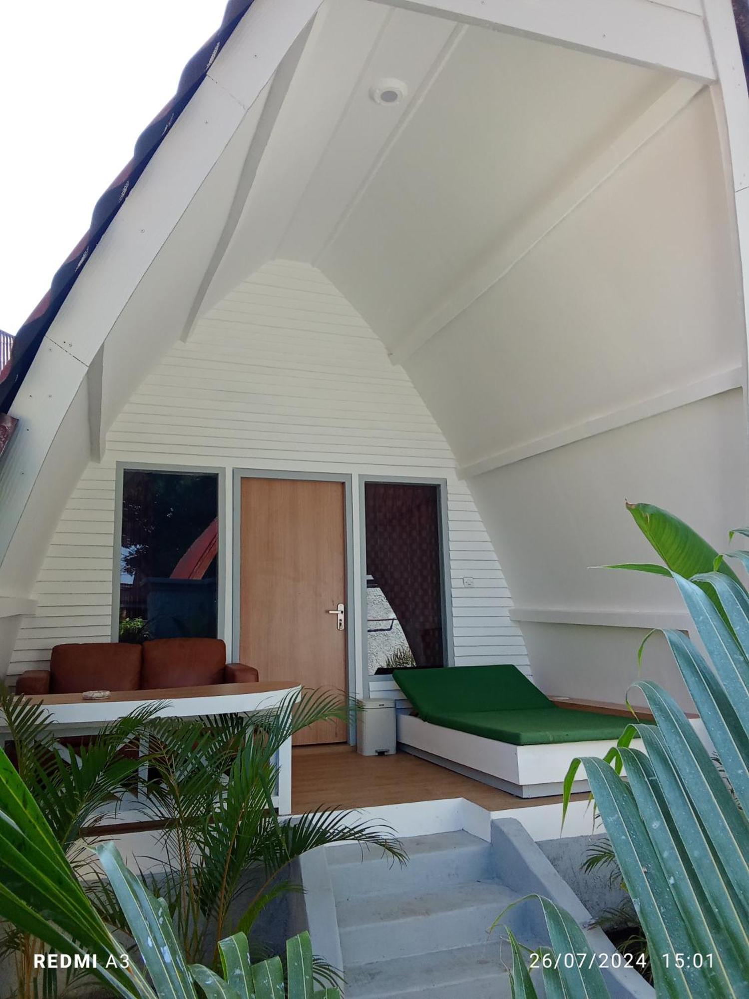 Coral Beach 2 Bungalow ギリ・トラワンガン エクステリア 写真