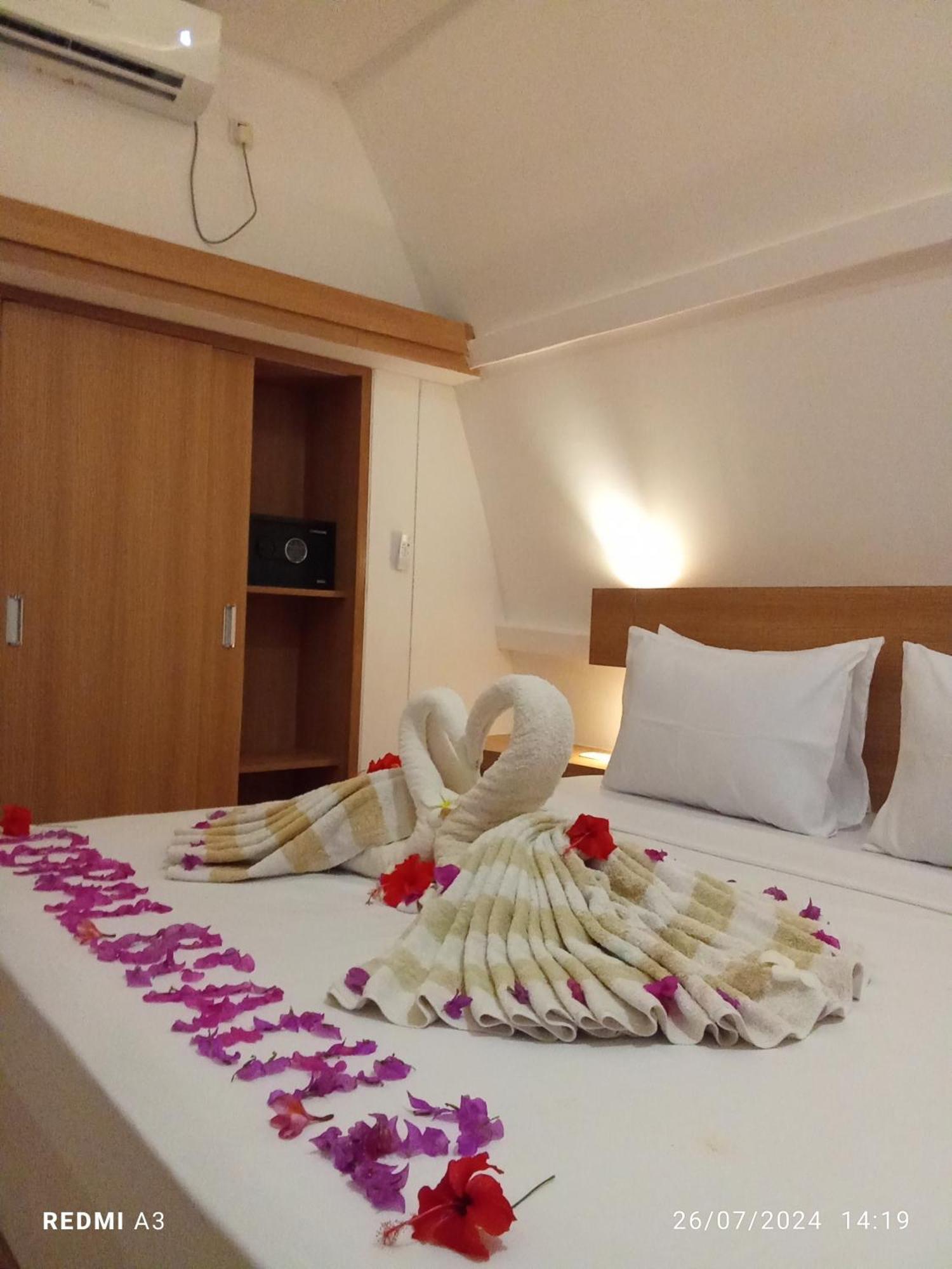 Coral Beach 2 Bungalow ギリ・トラワンガン エクステリア 写真