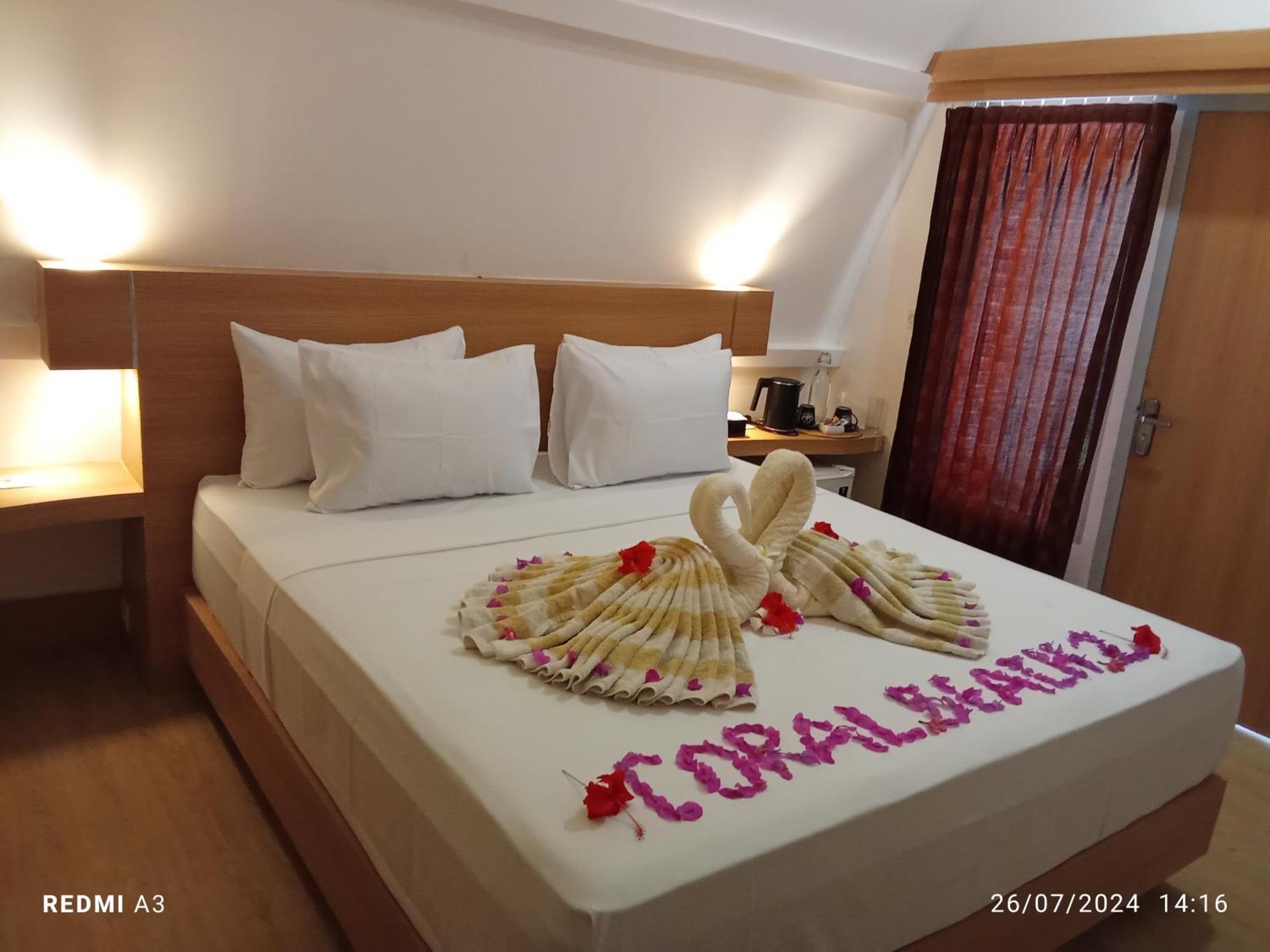 Coral Beach 2 Bungalow ギリ・トラワンガン エクステリア 写真