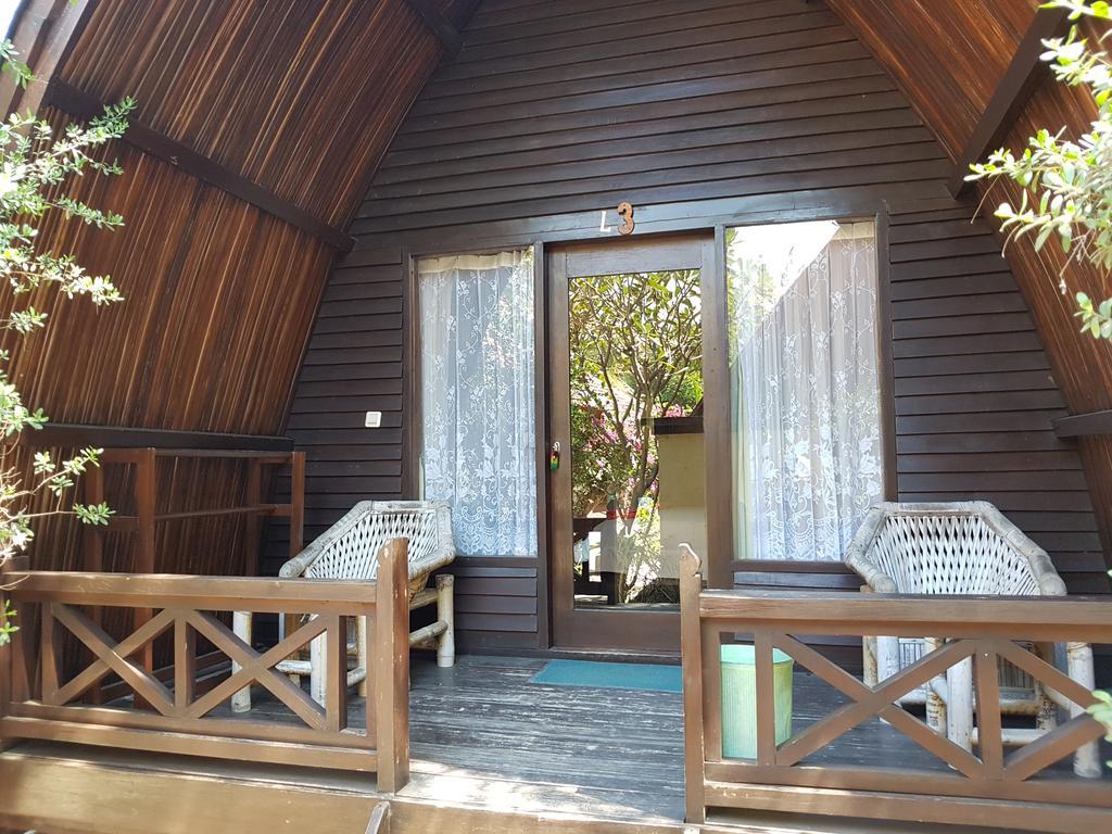 Coral Beach 2 Bungalow ギリ・トラワンガン エクステリア 写真