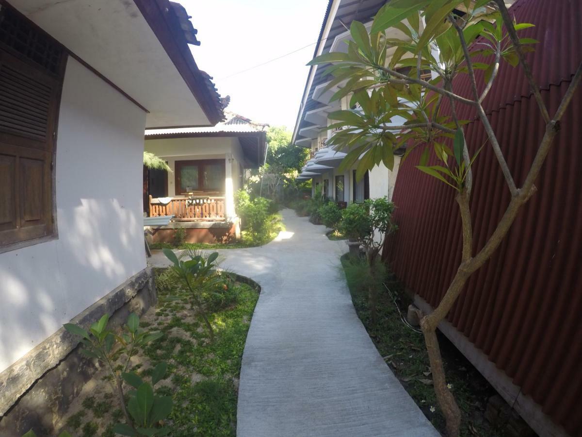 Coral Beach 2 Bungalow ギリ・トラワンガン エクステリア 写真