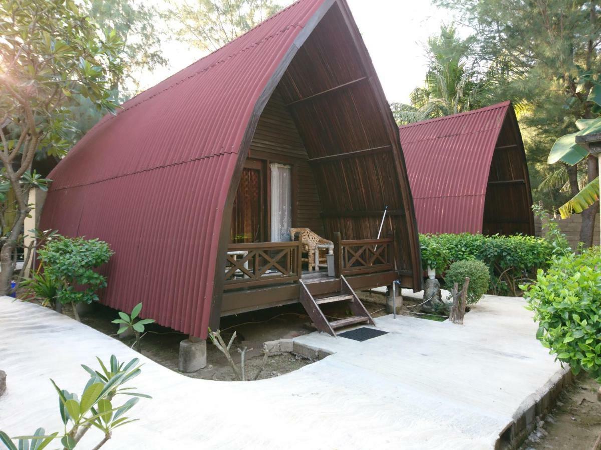 Coral Beach 2 Bungalow ギリ・トラワンガン エクステリア 写真